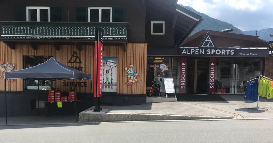 Alpen Sports shop with ski school and service area in an alpine setting. | © Alpen Sports